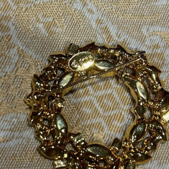 HOLIDAY🎄🎄OTC Green Red Rhinestone Wreath BROOCH - Picture 7 of 7
